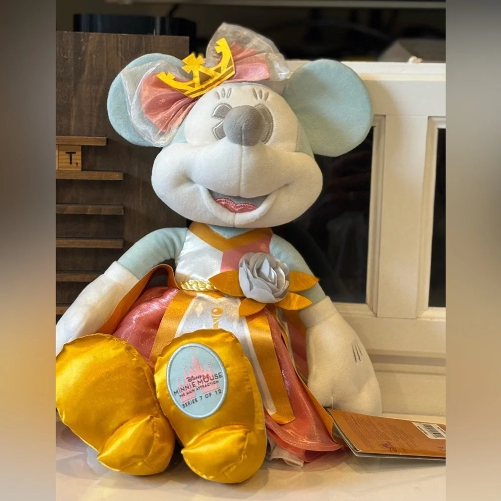 NWT Disney’s Main Attraction Stuffed Animal. King Arthur’s Court Minnie Mouse.